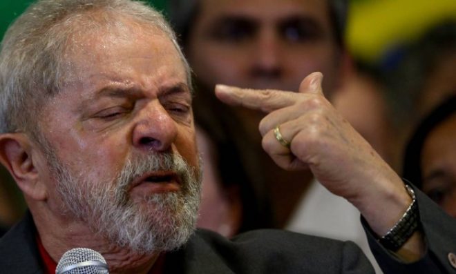 O ex-presidente Lula, durante pronunciamento em São Paulo na quinta-feira passada, dia 15 - Pedro Kirilos / Agência O Globo