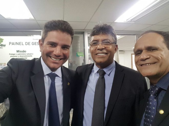 Com o Senador Gladson Cameli (e), os deputados Antonio Pedro e Moisés Diniz. 