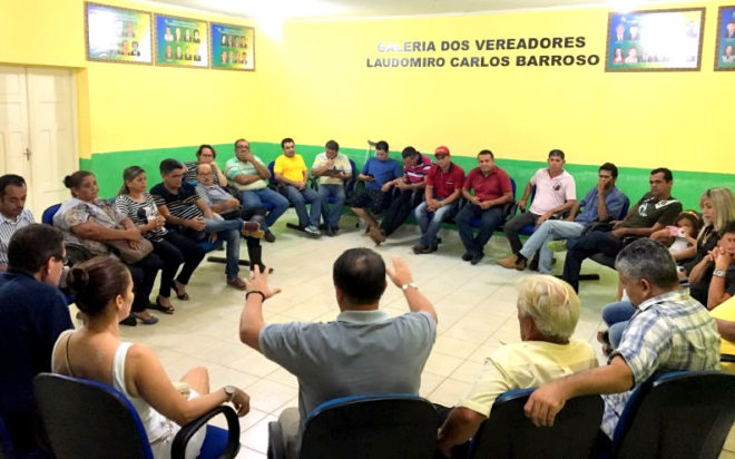     Em Brasileia, lideranças de vários partidos se reuniram com Bittar/Foto: Wania Pinheiro/ContilNet