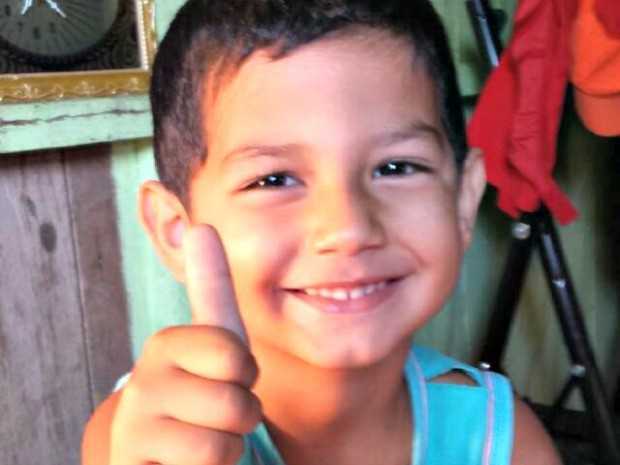 João Vitor Barbosa, de quatro anos, morreu após poste de energia cair em cima dele (Foto: Arquivo da família)