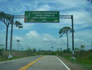 Estrada que dá acesso ao município de Xapuri, conhecido como berço do ambientalismo