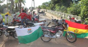 Só a pé: Mototaxistas bolivianos fecham pontes em protesto contra governo