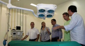 Tião Viana entrega novos leitos de UTI e ambulâncias traçadas