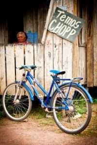 Diogo pesquisa a relação entre os amazônidas e as bicicletas (Foto: Diogo de Vasconcelos/ Arquivo Pessoal)