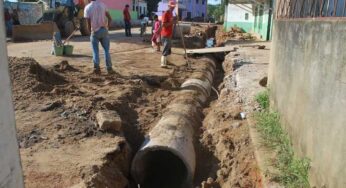 Prefeitura intensifica obras de construção de bueiros, limpeza de terrenos e ruas