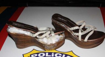 Mulher é presa pela PRF tentando levar 746 gramas de cocaína no salto de tamanco