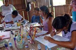 Na zona rural, mulheres estão participando dos cursos de Pintura e Aperfeiçoamento de Pinturas/Foto: Assessoria