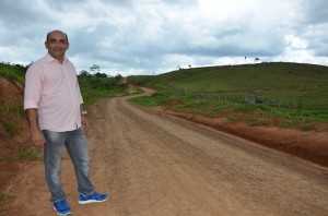 Everaldo Gomes visitou o término dos trabalhos com festa para os moradores do ramal do km 19 - Foto: Assessoria