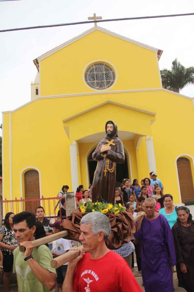 Saída da imagem do padroeiro de Brasiléia da Igreja de Nossa Senhora das Dores rumo ao santuário na BR 317 - Fotos: Alexandre Lima