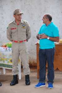 Coronel Flôres (e), ao lado do prefeito de Brasiléia, Everaldo Gomes (d) - Foto: Marcus José
