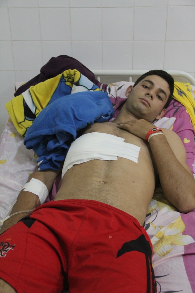Rosmélio foi operado na Capital, após peregrinar por Brasiléia e lado boliviano com sangue solto na barriga - Foto: arquivo