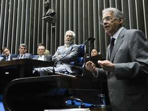 Fernando Henrique Cardoso em discurso na tribuna do Senado durante sessão comemorativa dos 20 do Plano Real (Foto: Geraldo Magela/Ag. Senado)