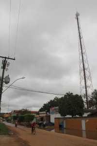 Torre que transmite sinal celular da Claro poderá ser desligado a qualquer momento - Foto: Alexandre Lima