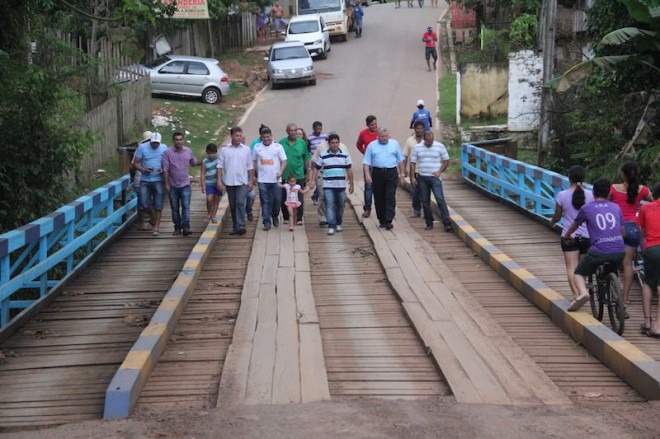 André também entregou ponte de acesso ao Bairro José Hassem recentemente - Foto: Alexandre Lima