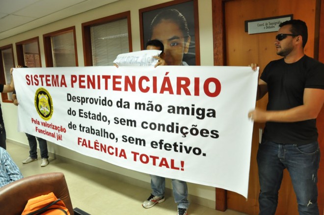 Manifestantes culpam o Estado pela falência no sistema penitenciário do Acre/Foto: Selmo Melo/Agência ContilNet