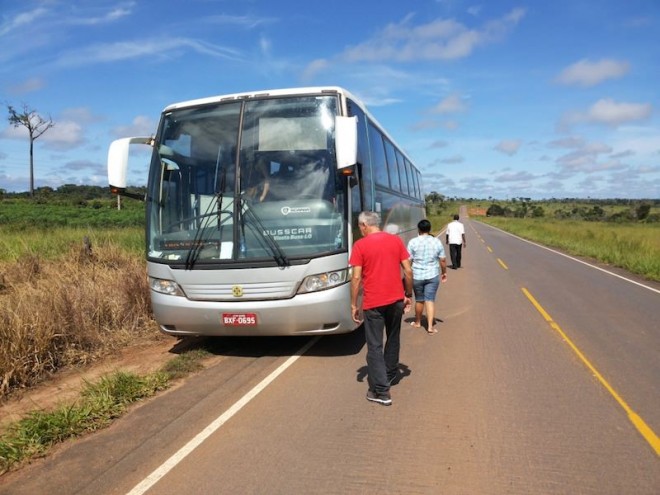 Ônibus da empresa Aiti quebrou na BR 317 e depois de mais de 5 horas chegou ao seu destino final - Foto: Cedida