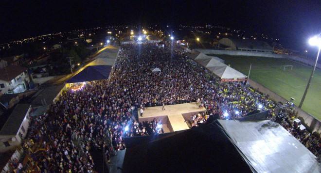 Multidão lotou o parque de exposição da cidade de Epitaciolândia - Foto: oaltoacre.com