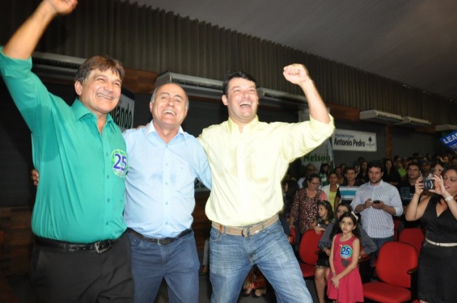 Tião Bocalom, ao lado de Henrique e Duarte, demonstrando empolgação, se declarou feliz com a convenção/Fotos: Selmo Melo/ContilNet Notícias