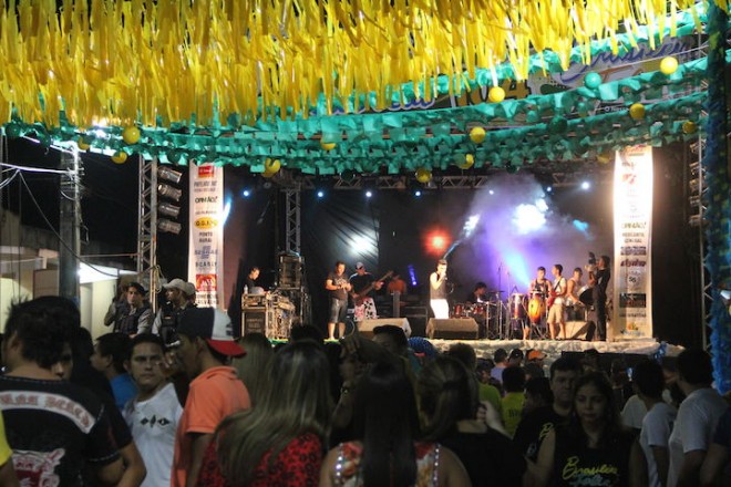 Bandas animaram a primeira noite de carnaval fora de época do Alto Acre - Foto: Alexandre Lima