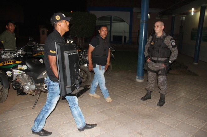     Polícia boliviana entregou parte do furto no Comando da PM em Brasiléia - Foto: Alexandre Lima