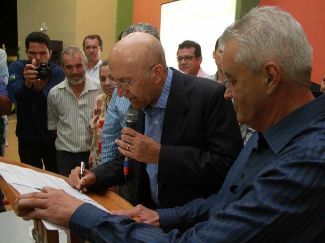  Governador assina lei que isenta comércio de Guajará de pagar ICMS  -  Foto: Assessoria/Decom/RO