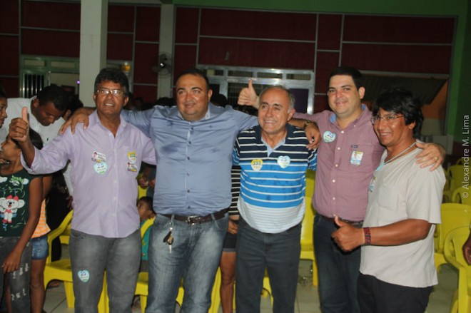 Bocalom ladeados pelos candidatos da coligação em Brasiléia