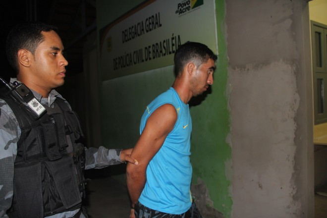 Franklande tentou se livrar da droga quando viu homnes do GIRO - Foto: Alexandre Lima