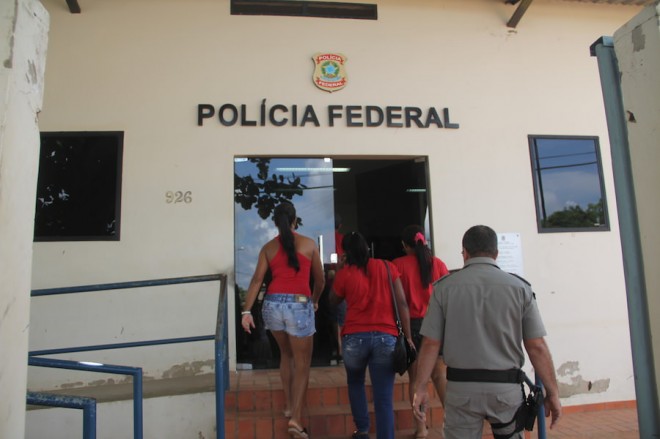 Os que foram acusados de boca de urna, seguiram para a sede da PF em Epitaciolândia - Foto: Alexandre Lima