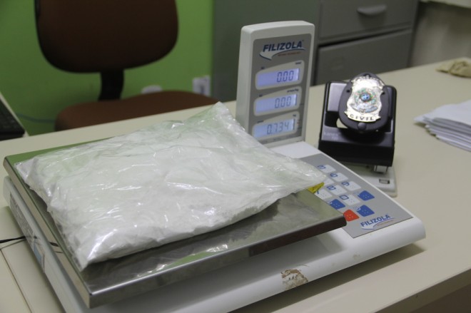 Cerca de 730 gramas de cocaína foi apreendido em blitz da Polícia Civil de Epitaciolândia - Foto: Alexandre Lima