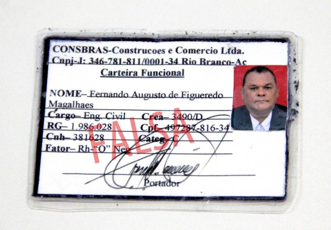 Carteira funcional apresentada por Adenilton quando foi abordado pelo delegado de Epitaciolândia - Foto: Alexandre Lima