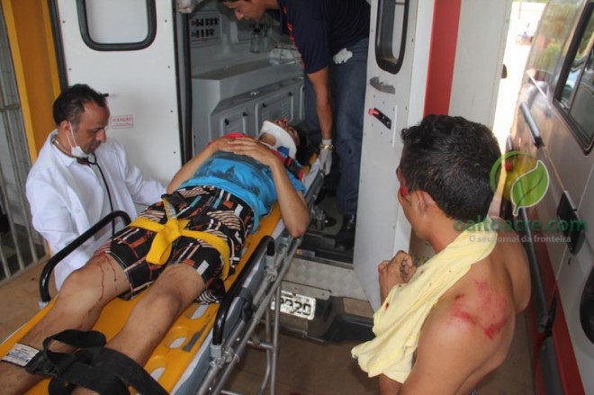 Momento da chegada dos feridos no hospital de Brasiléia - Fotos: Alexandre Lima