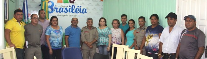 Everaldo Gomes se reuniu com seus secretários, autoridades militares e vereadores, além de representantes do Meio do Ambiente de Epitaciolândia - Foto: Alexandre Lima