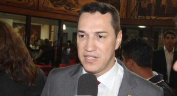 Presidente da Aleac, Ney Amorim homenageia o médico Marcio Bestene