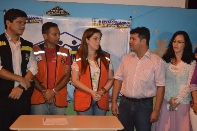 André Hassem recepcionou a equipe da vice governadora no ato da entrega - Foto: Ana Freitas