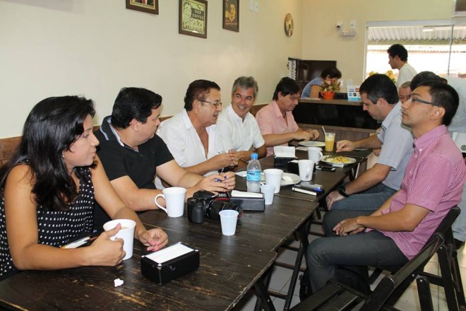 Jorge Viana se reúne com a imprensa no Café do Mercado do Bosque/Foto: Reprodução Facebook 