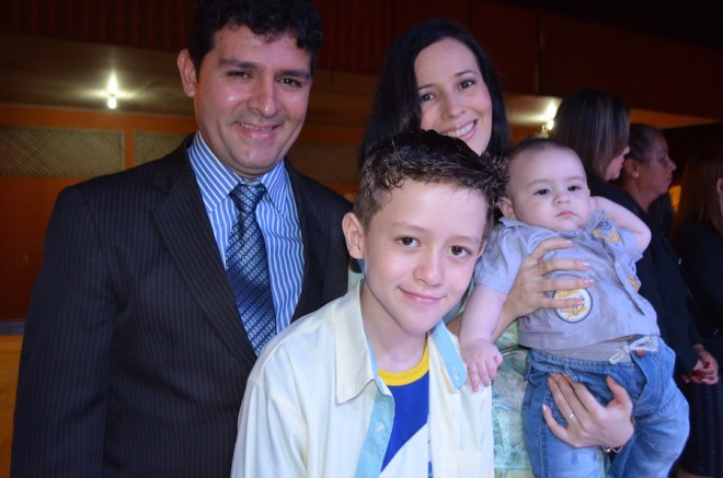 Prefeito André Hassem esteve presente com sua esposa e filhos durante o evento - Foto: Ana Freita