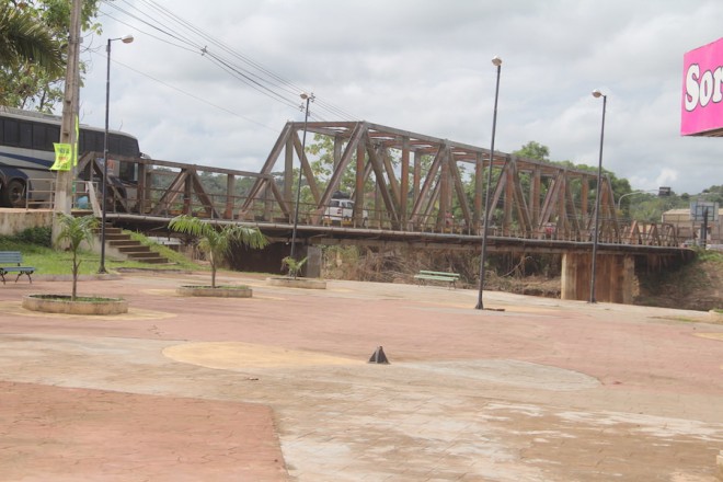 Ponte José Augusto poderá fechar caso o governo do Acre não tome alguma atitude - Foto: Alexandre Lima