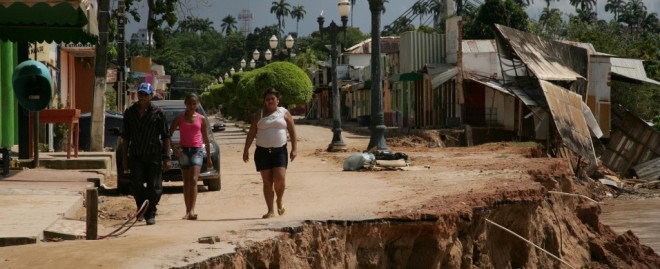 Brasiléia ficou destruída após ser atingida pela cheia do Rio Acre