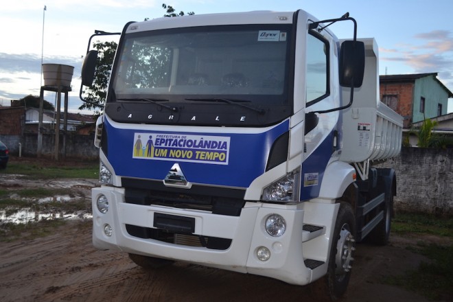 Caminhões foram disponibilizados através do MDA pelo deputado federal, Sibá Machado - Fotos: Ana Freitas