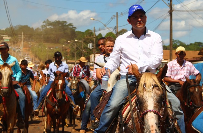 Prefeito de Epitaciolândia comandou a cavalgada desde o início - Fotos: Alexandre Lima