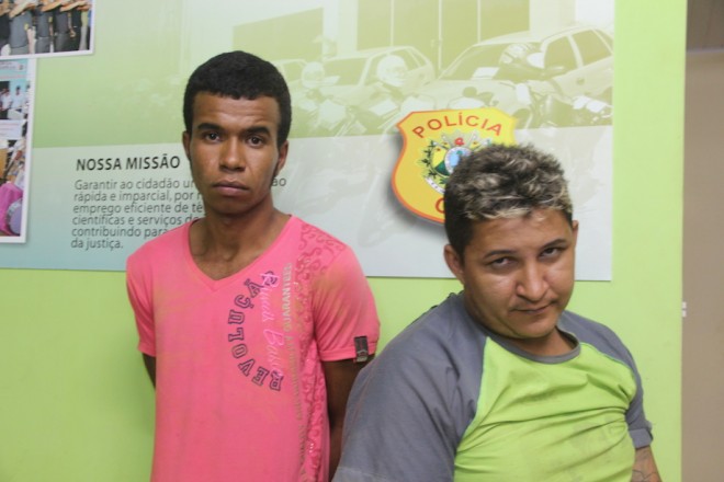 Marcelo Augusto e José Nilson foram denunciados por telefonema anônimo e foram detidos dentro do ônibus com a droga - Foto: Alexandre Lima