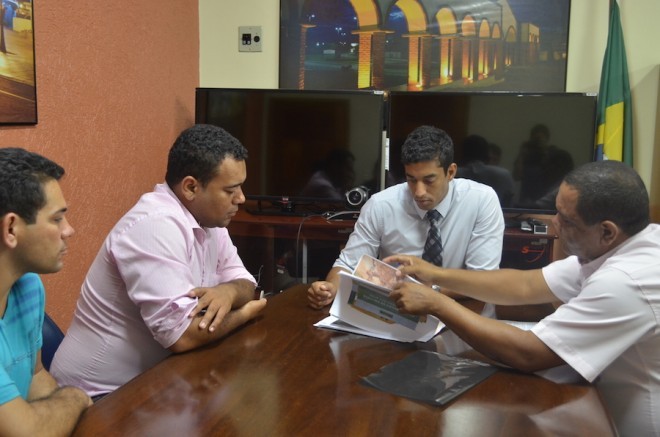Durante visita com os colegas no Ministério Público - foto: Assessoria