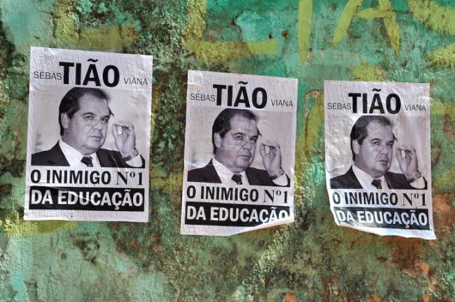Muros da cidade amanheceram com cartazes contra o governador Foto: Altino Machado