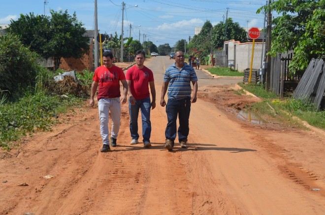 Vereadores fiscalizam obras do Programa Ruas do Povo - Foto: Assessoria