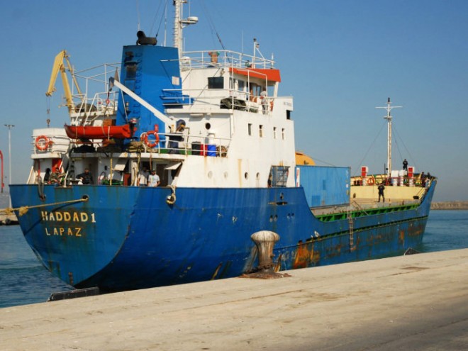 Cargueiro boliviano Haddad 1, ancorado no porto grego de Heraklion. Tráfico de armas para os terroristas do Estado Islâmico(Hellenic Coast Guard/Divulgação)