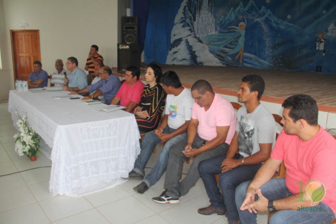 Várias autoridades do Município, MP, Depasa, Ageac e moradores participaram da Audiância Pública.