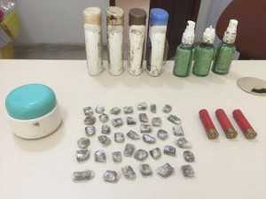 Polícia apreendeu droga, cartuchos e outros objetos