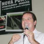 Em março de 2014, Sebastião Viana prometeu a nova ponte e melhorar a antiga - Foto: Arquivo