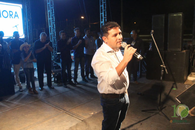 Prefeito André Hassem abriu oficialmente os quatro dias de festa na cidade de Epitaciolândia na noite desta quinta, dia 23 - Foto: Alexandre Lima