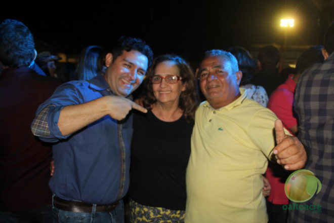 Prefeito André Hassem com sua mãe e pai no último dia de Expolândia